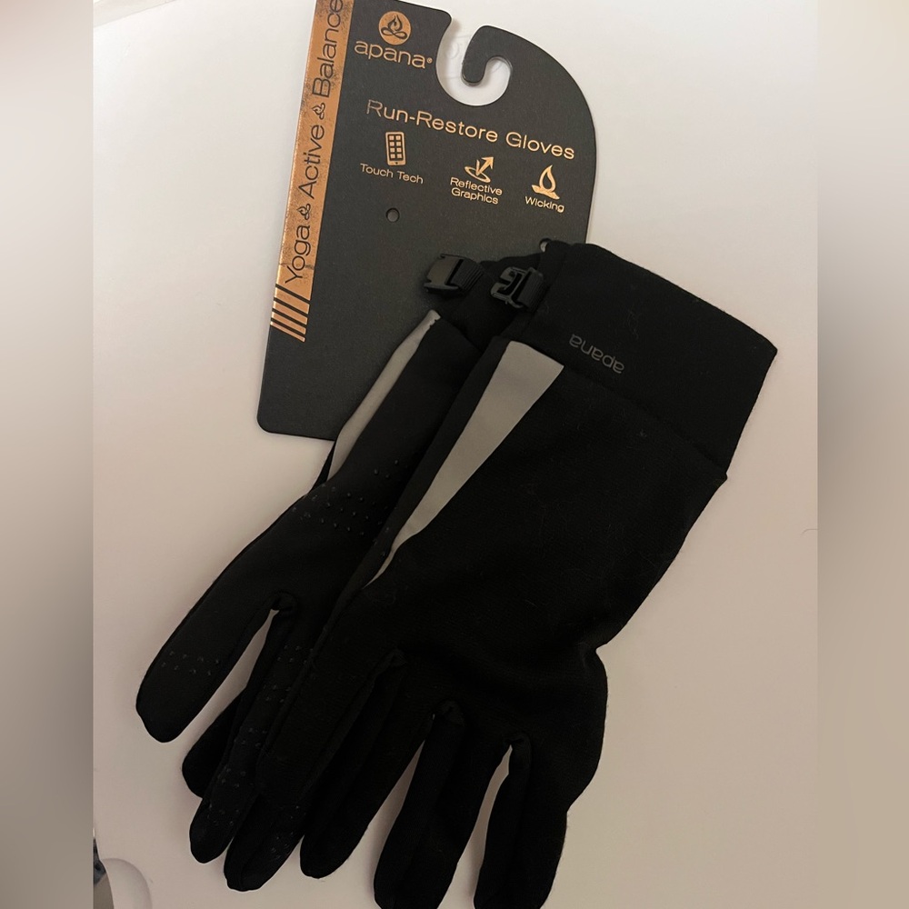 Black and Gray Run-Restore Apana Gloves